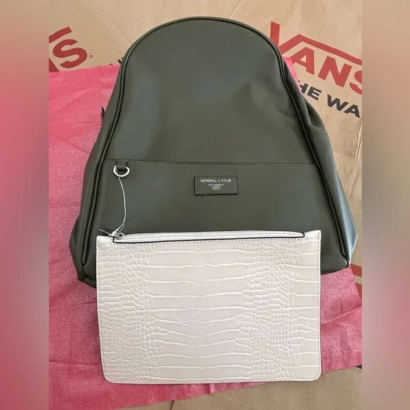 Backpack - Picture 4 of 6